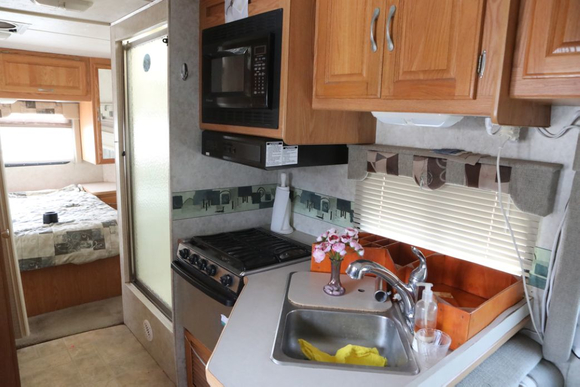 08 Chambre, douche, cuisine